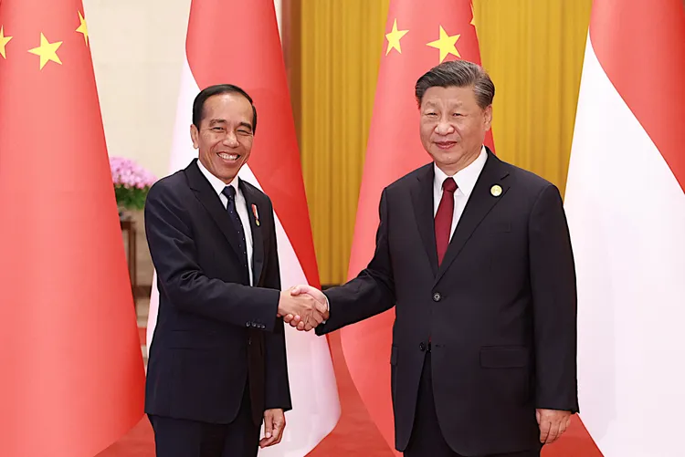 印尼總統佐科威本月於北京參加一帶一路峰會，右為中國國家主席習近平。路透社