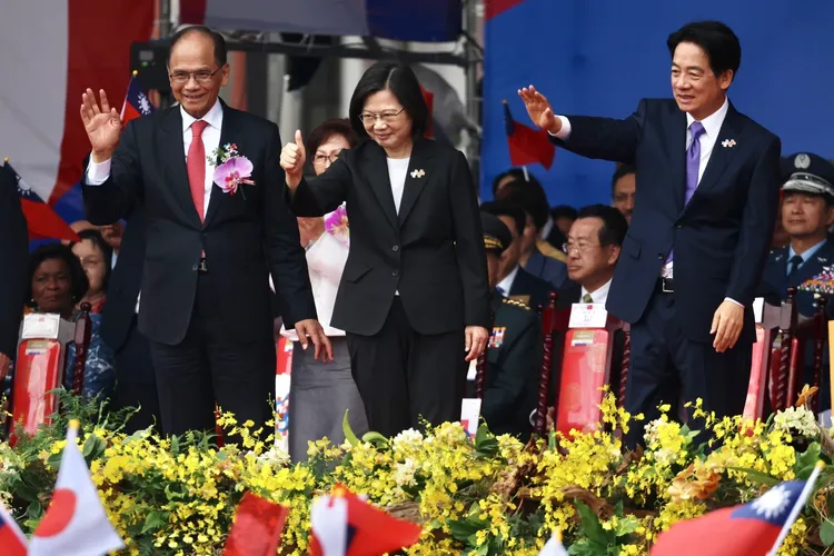 （左起）立法院長游錫堃、總統蔡英文、副總統賴清德。林林攝