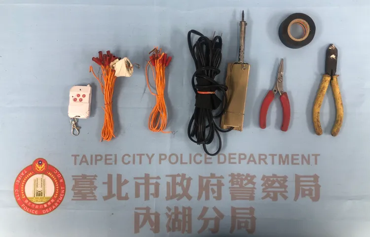 劉嫌用遙控器點燃店內預藏汽油罐縱火，所幸無人傷亡。翻攝畫面