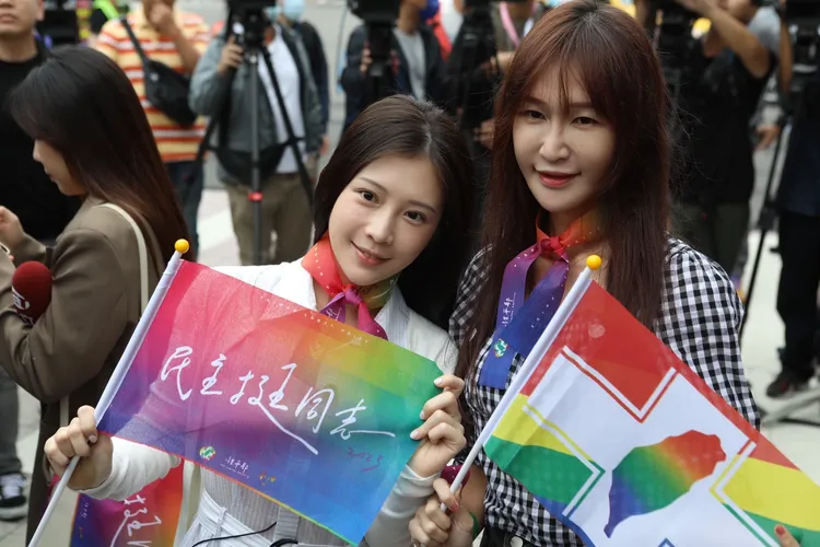  藝人「雞排妹」鄭家純也現身遊行。攝影中心