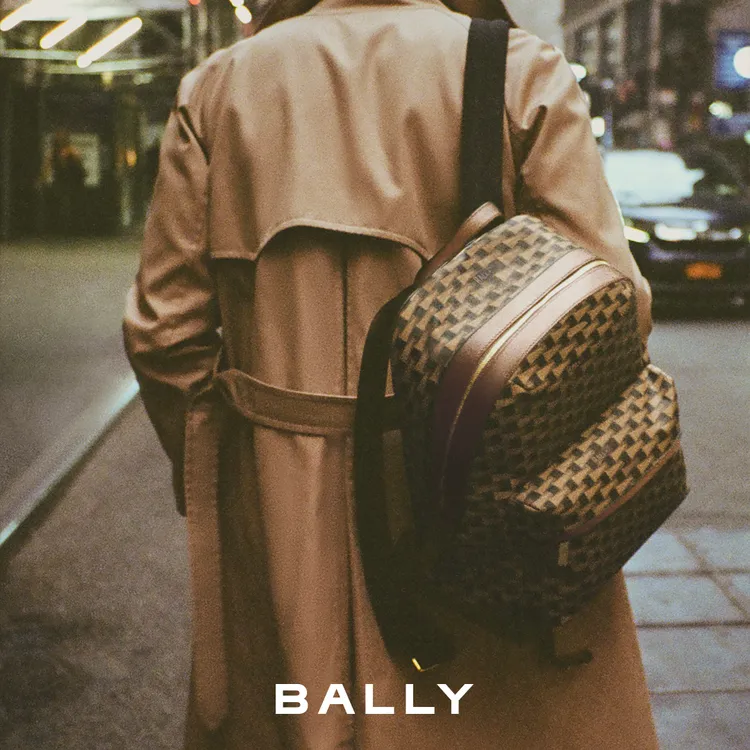 Bally秋冬主打以皮革原色棕色呈現的Pennant系列。品牌提供