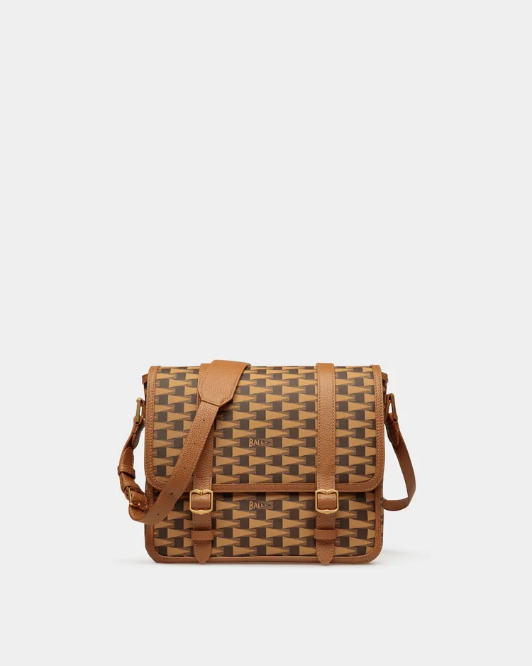 PENNANT郵差包，4萬3000元。品牌提供