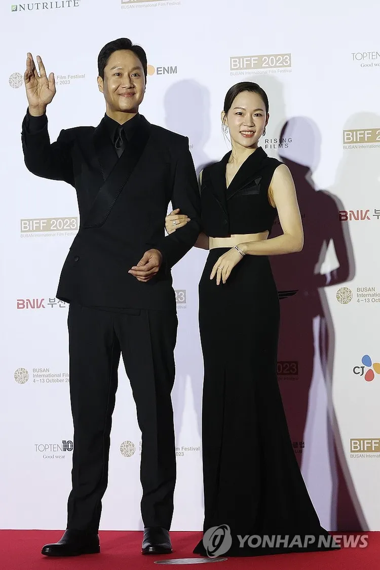 鄭宇（左）、韓藝璃擔任年度演員評審。韓聯社