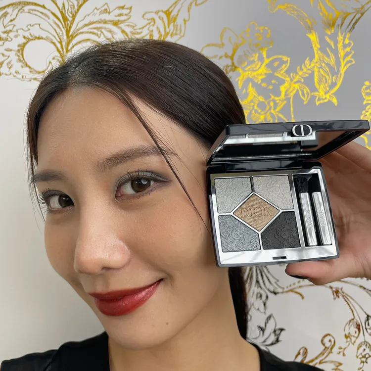 Model示範經典五色眼影#043。張家玲攝