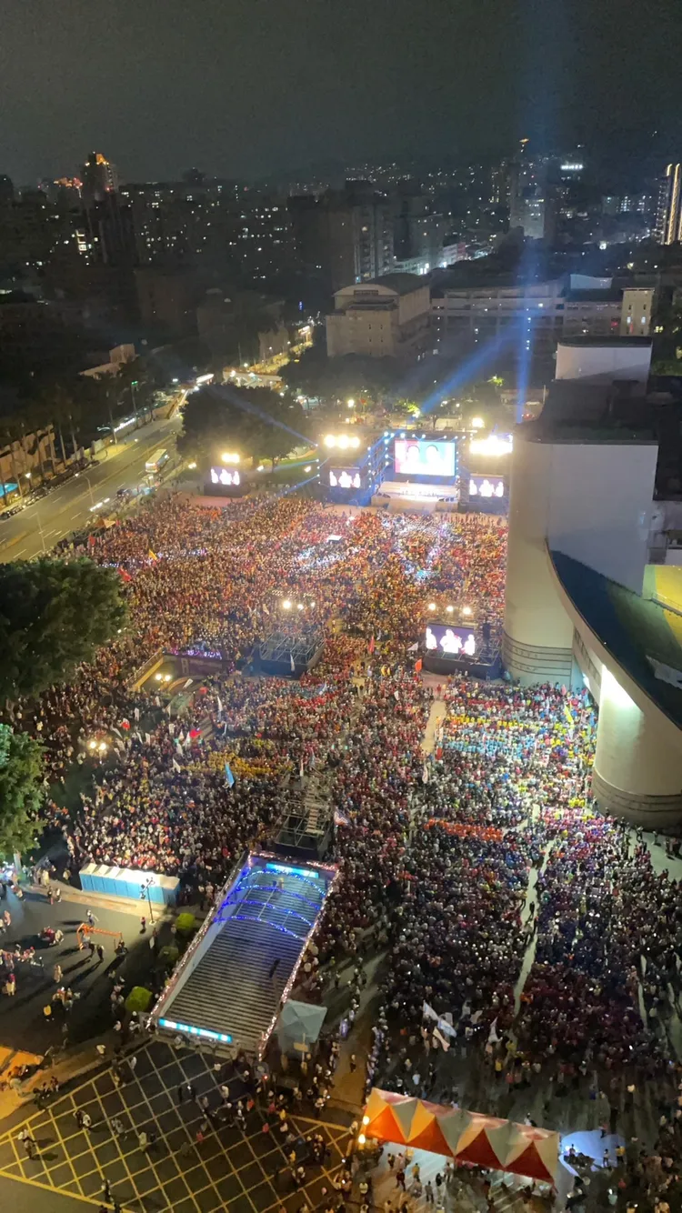 現場主持人喊已經破5萬人。侯友宜競選辦公室提供