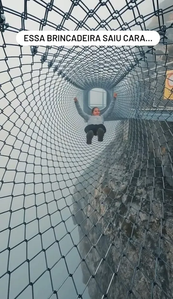 挑戰高空中,平躺鋼索上的刺激。IG@tiffanyscarabelli & partnersonthego 提供