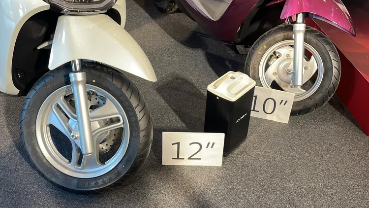 10吋輪圈車型不僅擁有75cm友善低座高，騎乘時可雙腳輕鬆著地、騎乘更加安心。林浩昇攝