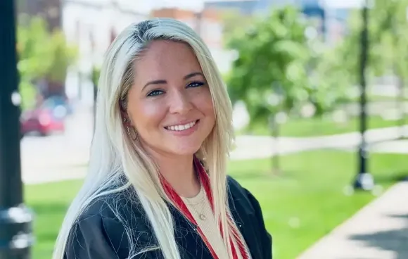 24歲美女社工師因為性侵自己輔導的男童，而被警方逮捕。翻攝臉書/Payton Shires