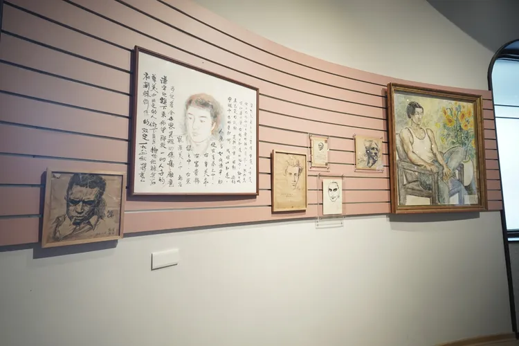 中央書局重返三週年主題展蔣勳,文青時代特展，展出蔣勳年輕時代的畫作。中央書局提供