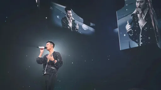 周興哲上海唱到一半被粉絲瘋狂告白 最美愛妻趙岱新反應曝光