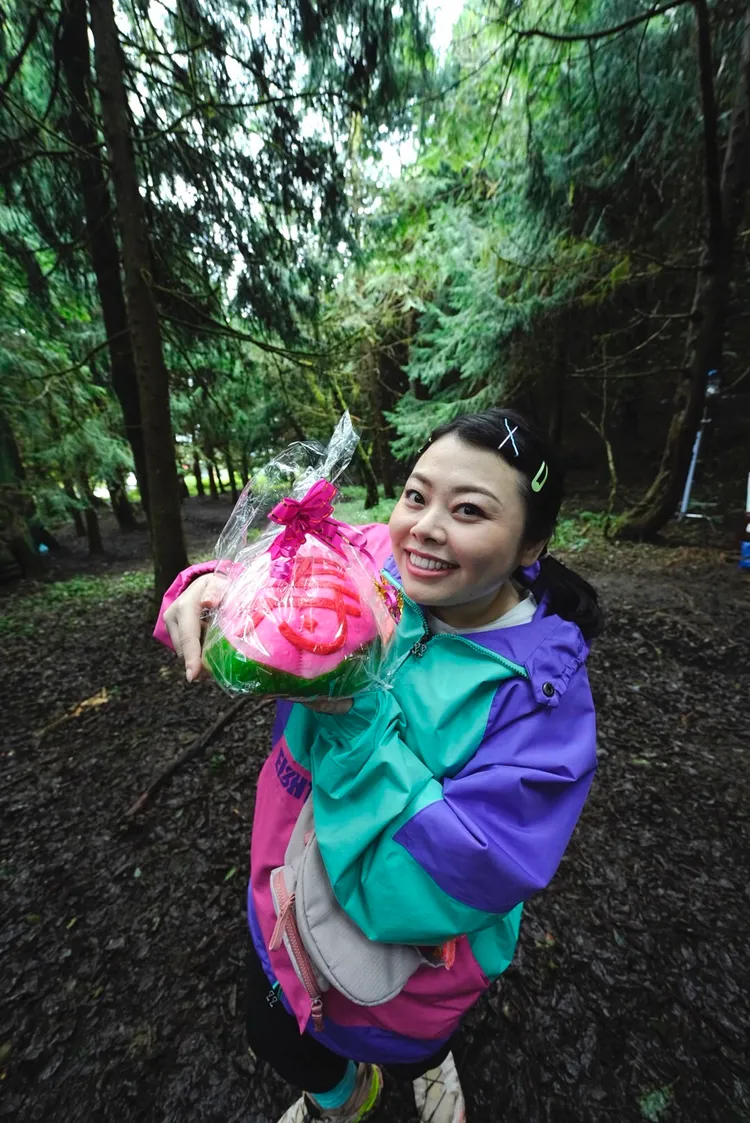 渡邊直美收到大壽桃。華映提供