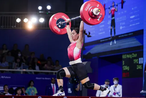 「舉重女神」郭婞淳帶傷忍痛上陣！亞運保守出擊拿到銅牌