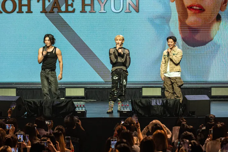 盧太鉉（右起）、健太、金相均，「半BJ」合體。讀者提供