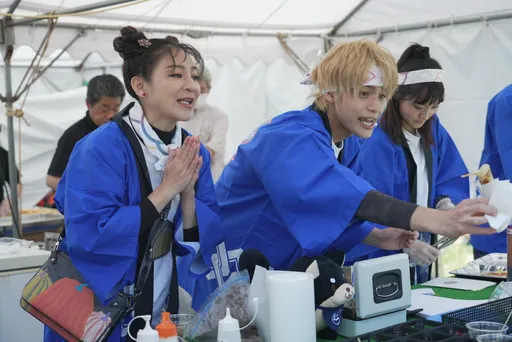 擺攤成粉絲見面會 日男星中間淳太粉絲福利做好做滿