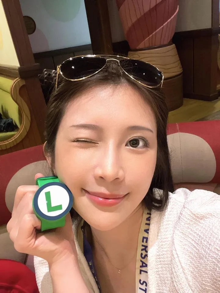 網紅鄭家純（雞排妹）砸8萬買大阪環球VIP！翻攝鄭家純臉書