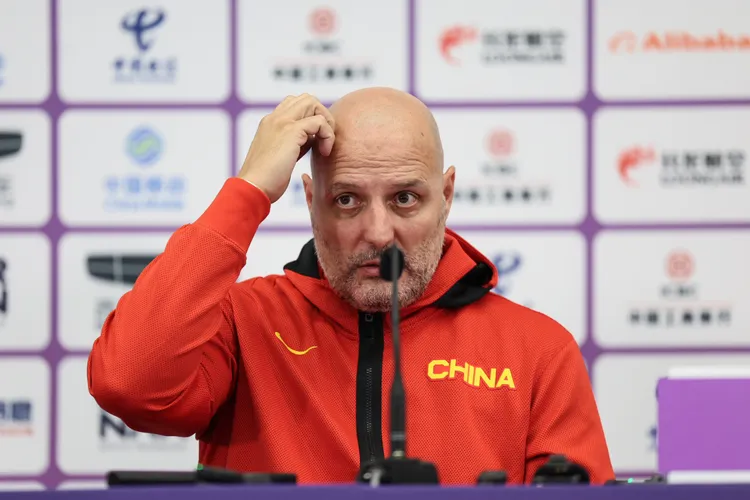 中國男籃教練喬傑維奇（Aleksandar Djordjevic）。