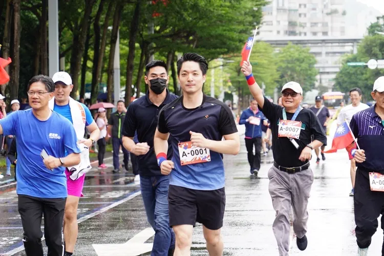 蔣萬安參加國慶慢跑活動。北市府提供