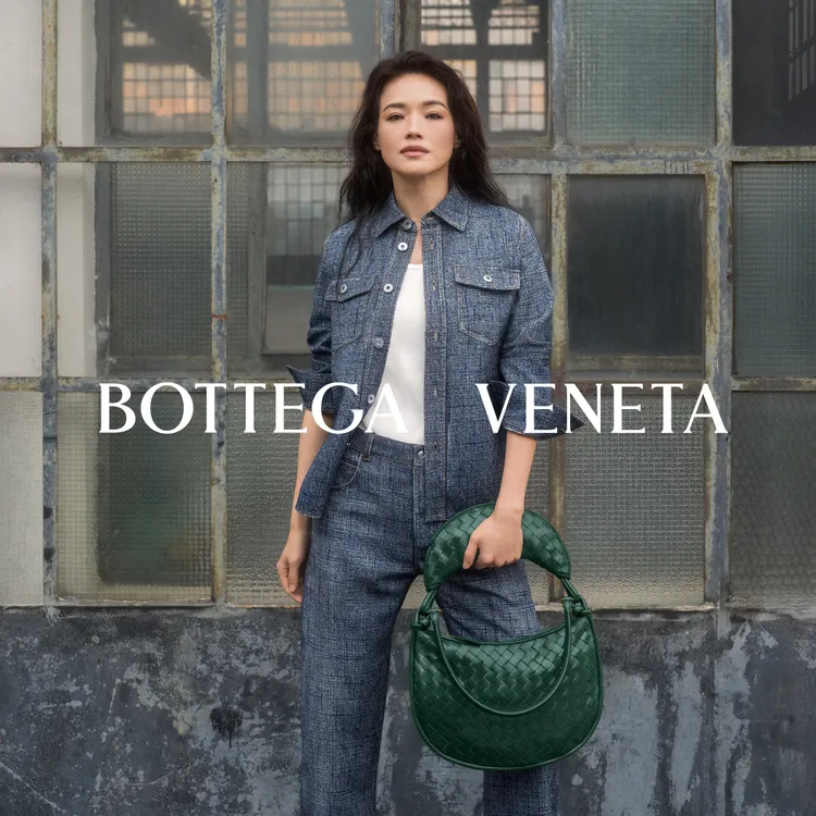 舒淇為BOTTEGA VENETA Gemelli新包拍攝的形象廣告。品牌提供