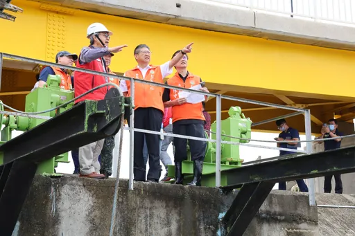 楊文科視察沿海抽水應變 風勢強勁籲縣民避免出門