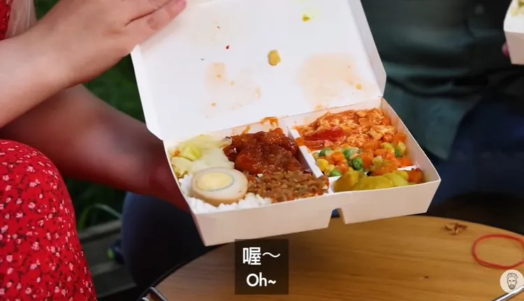 法籍百萬YouTuber酷 （Ku）近日最新一支影片，找法國人第一次吃台灣便當。翻攝《Ku's dream酷的夢-》的YouTube頻道