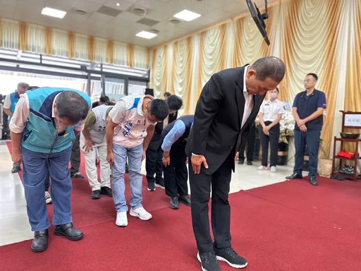 屏東爆炸|悼念殉職勇消 侯友宜承諾讓消防員獲得足夠保障