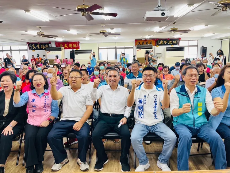 侯友宜前往屏東拜票。侯辦提供