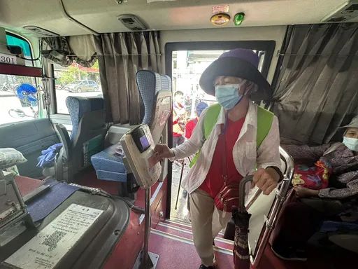 竹縣推廣敬老愛心卡 長輩揪團搭公車輕旅行