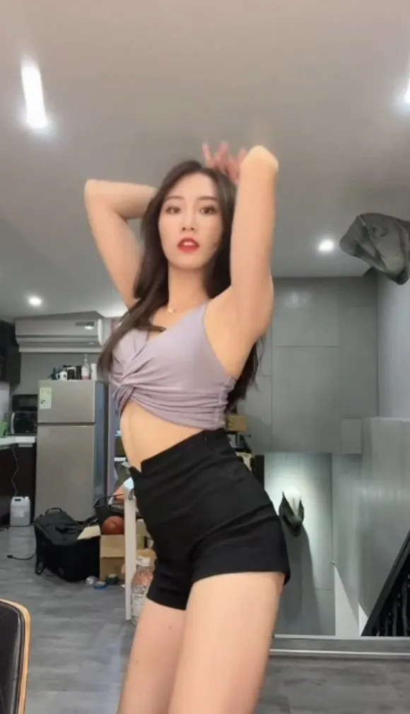 長髮辣妹驚艷舞蹈。抖音@wendy__624 提供