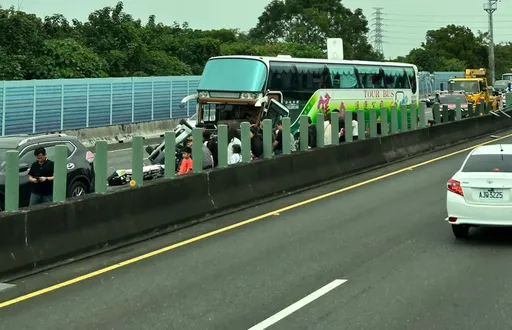 國道4死|肇事遊覽車駕駛7年超速9次 監理所明查核「健全通運」公司