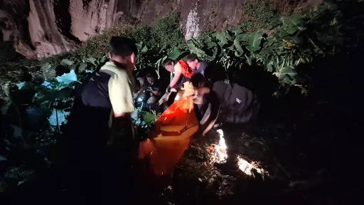 基隆忘憂谷驚傳汽車墜崖　駕駛拋飛車外當場身亡