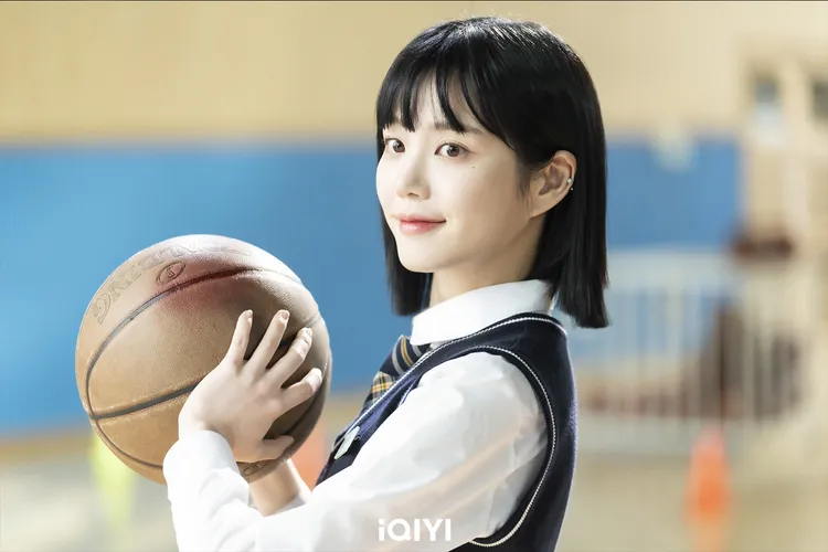 李侑菲劇中飾演為達目的不擇手段的偶像練習生。愛奇藝國際站提供