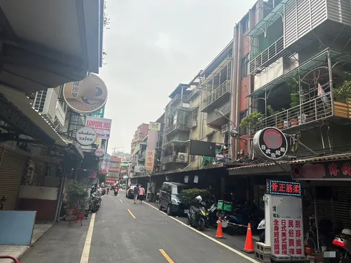 板橋男驚險呆坐4樓屋簷外　不聽勸一躍而下！四肢慘骨折