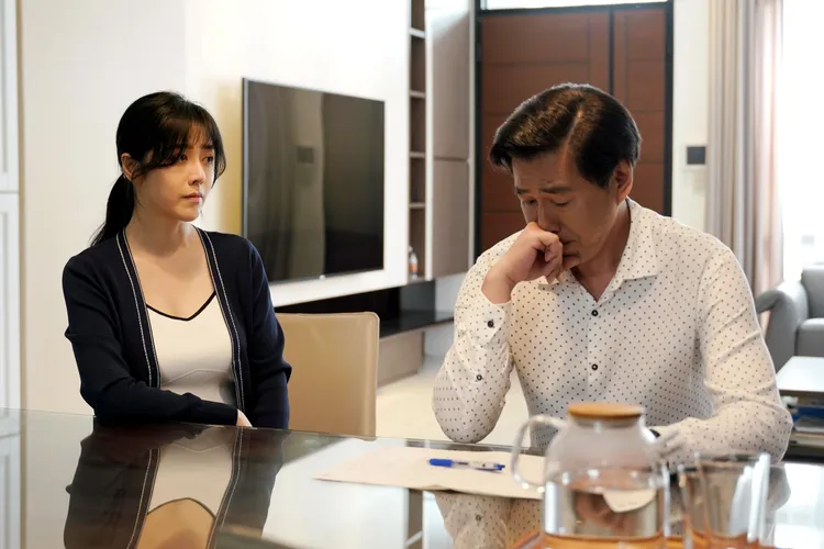 韓瑜（左）與林鴻翔正式離婚。華視提供