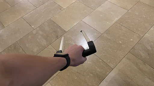 YTR拖行李到飯店「驚見只剩下把手」　他返回急尋發現兇手站原地沒動過