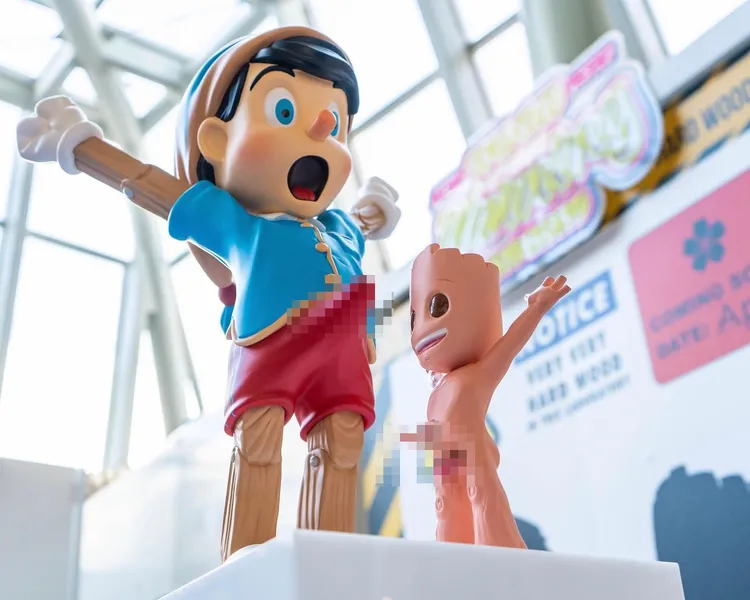 新加坡展出小木偶皮諾丘令部分人臉紅的「藝術」作品。翻攝臉書/Juce Gace