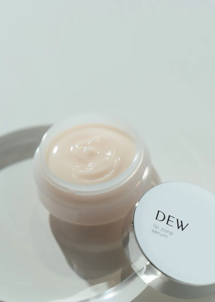 DEW玻尿酸彈潤Q唇霜，8g／640元。品牌提供