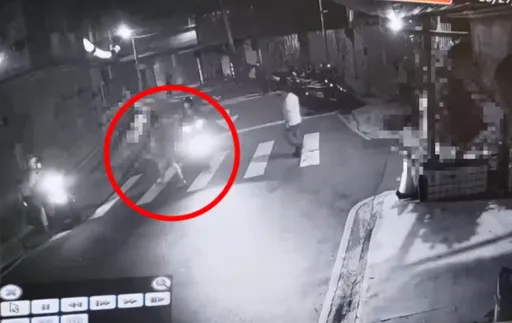 16歲學生走斑馬線被按喇叭　嗆騎士「罰6000」竟被當街賞巴掌