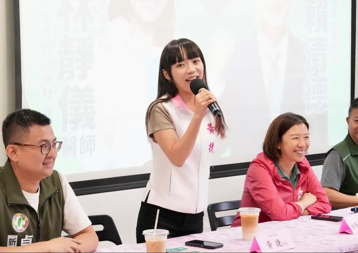 黃捷表示，自己在高雄出生長大，一直都在高雄沒有離開過，從政後也深耕高雄，沒有落跑問題。翻攝黃捷臉書