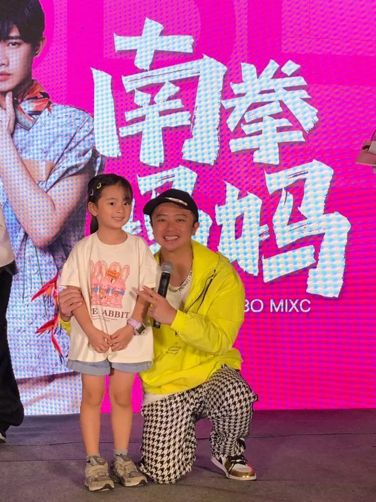 彈頭工作滿檔，商演接破百場。美秀創意提供