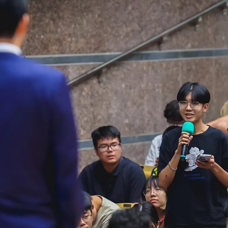 學生提問賴清德。翻攝中山大學學生會臉書