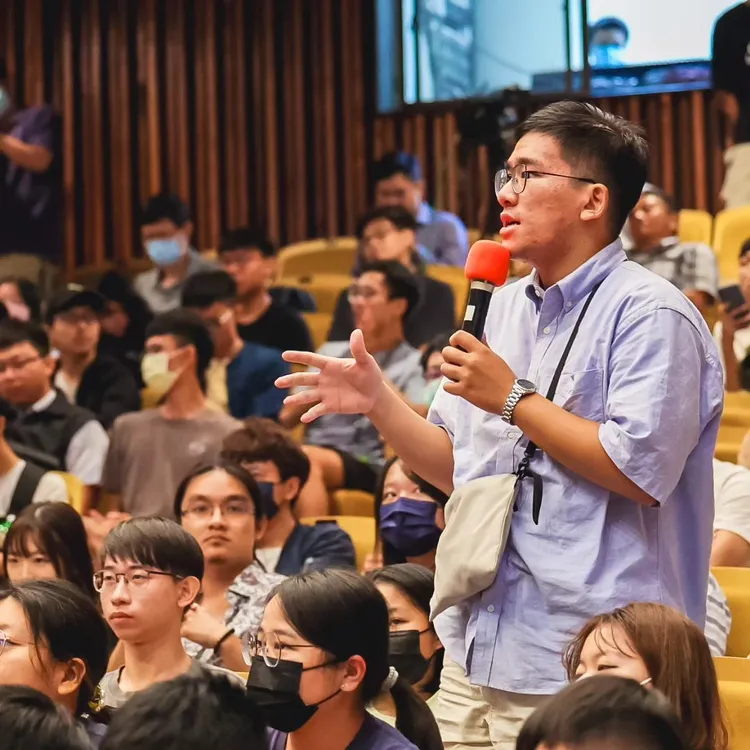 學生提問賴清德。翻攝中山大學學生會臉書