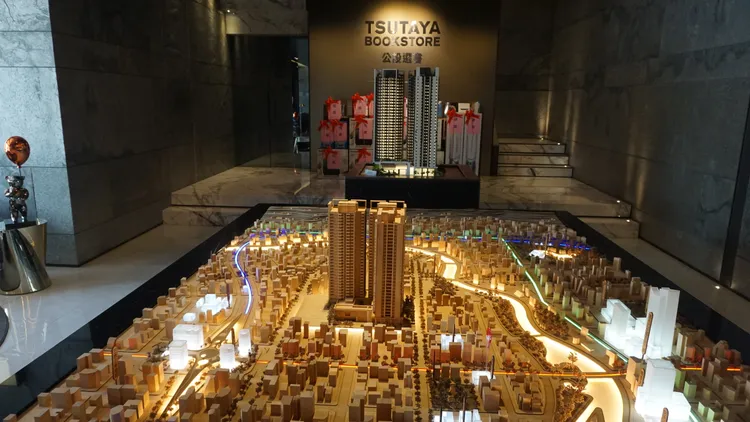 高雄市區新屋全面成交4字頭，郊區則為3字頭，帶動中古屋房價持續走揚。 葉家銘攝