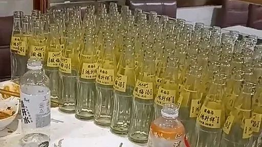 回本了?百元火鍋吃到飽 6人狂灌111瓶酸梅汁