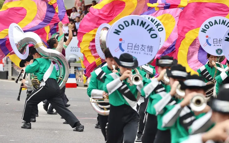 翡翠騎士展現活力表演。林林攝