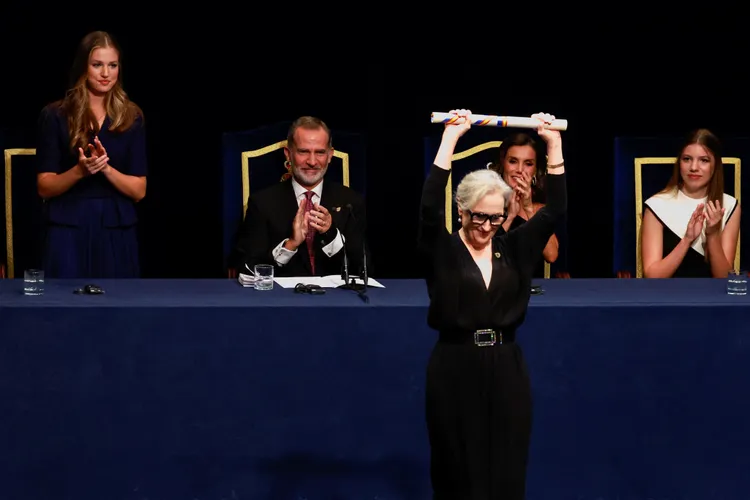 美國女星梅莉史翠普20日領取「阿斯圖里亞斯王儲獎」的藝術獎。路透社