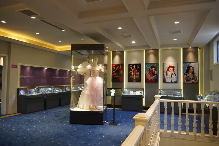 李玟奪冠時穿著的禮服。CoCo李玟歌迷會提供