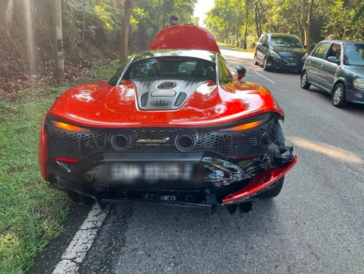 發生車禍的麥拉倫。翻攝pandulaju網站