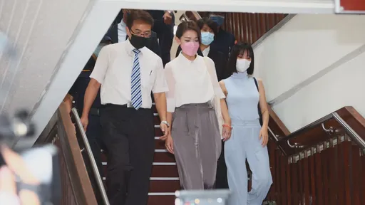 圖多｜高虹安出庭對決「翁達瑞」！　身邊的她超搶鏡