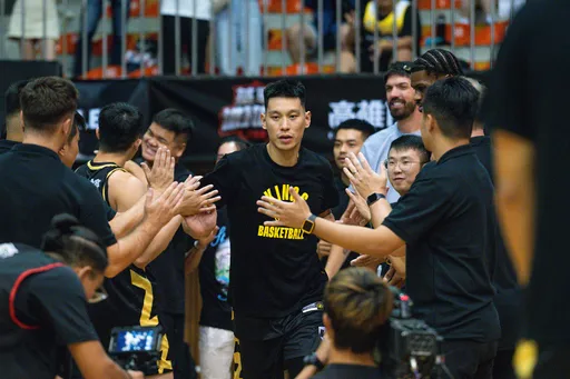 林書豪首披國王球衣亮相!沒和弟弟連線 打3節就飆16分