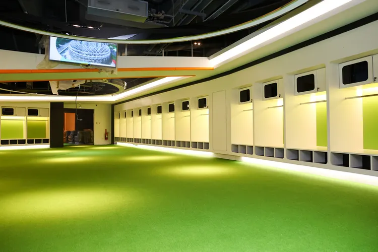 有議員指出休息室電視機擺放位置不變觀賞。中央社